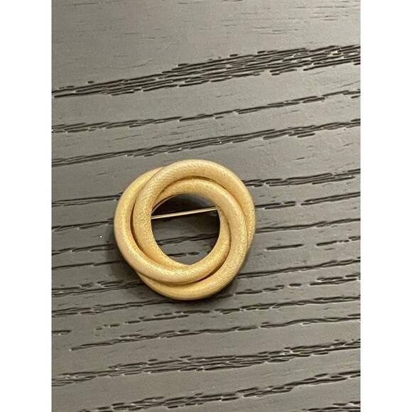 VTG Sarah Coventry Goldtone Mesh Sarah's Circle Eternity Pin Brooch 1 3/8" - Picture 1 of 4